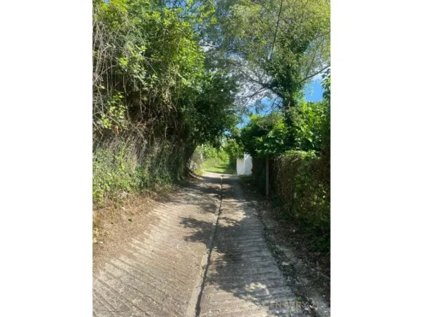 Tirane, jepet me qera Vile 3 Katshe Kati 3, 410 m² 1.200 € (Petrele)