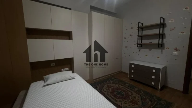 Tirane, jepet me qera apartament 2+1+Ballkon Kati 4, 115 m² 800 € (Sheshi Skenderbej)