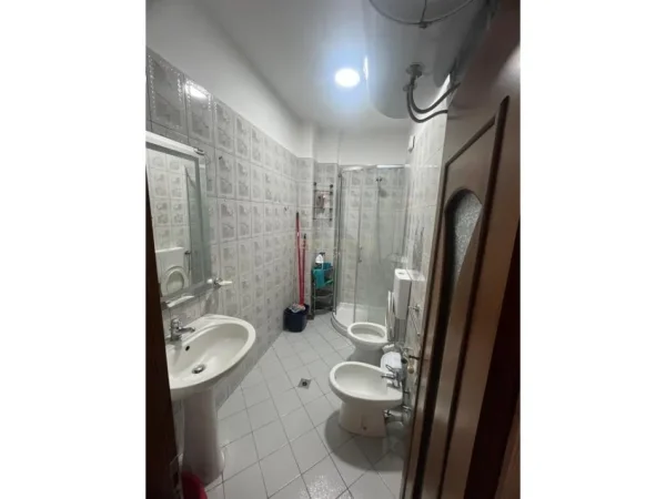 Durres, jepet me qera apartament 2+1 Kati 4, 100 m² 550 € (Plazh)