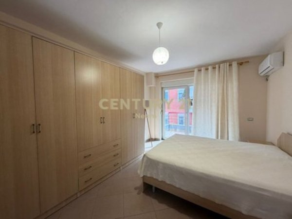 Tirane, jepet me qera apartament 2+1+Aneks+Ballkon Kati 4, 150 m² 800 € 