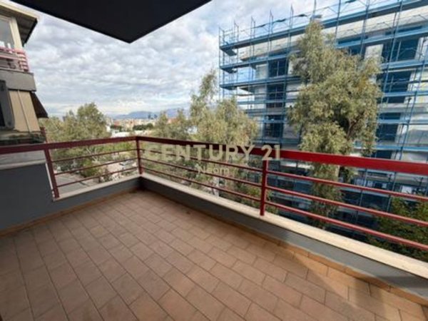 Tirane, jepet me qera apartament 2+1+Aneks+Ballkon Kati 4, 150 m² 800 € 
