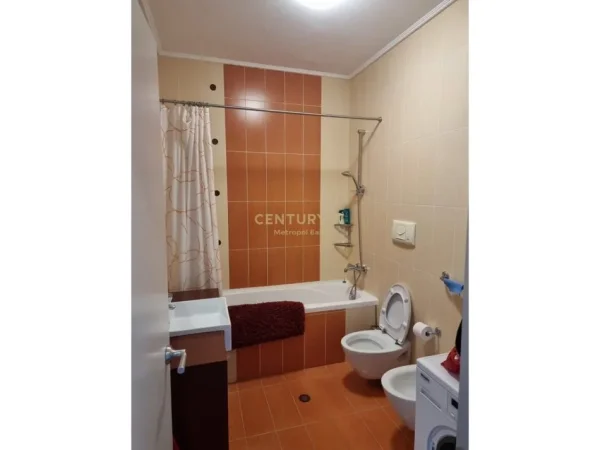 Tirane, jepet me qera apartament 2+1+Aneks+Ballkon Kati 1, 140 m² 1.400 € 