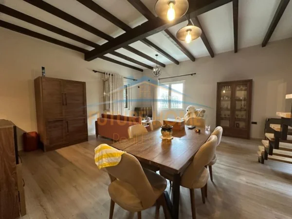 Tirane, jepet me qera Vile 2 Katshe Kati 0, 250 m² 1.800 € (PETRELE)