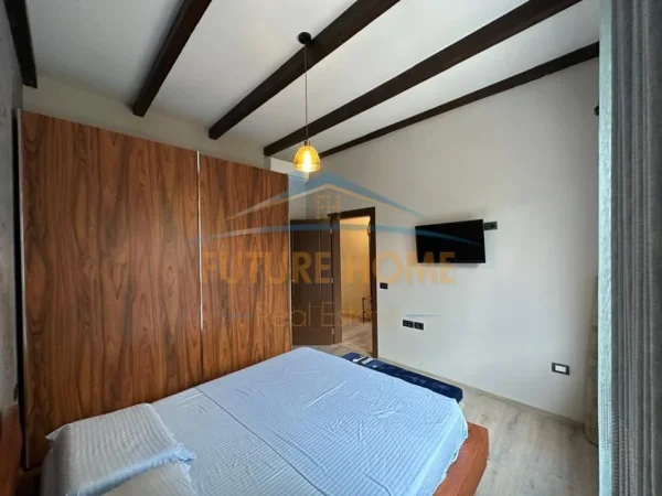 Tirane, jepet me qera Vile 2 Katshe Kati 0, 250 m² 1.800 € (PETRELE)
