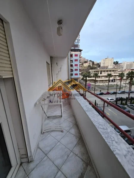Durres, jepet me qera apartament 3+1 , 150 m² 700 € (vollga)