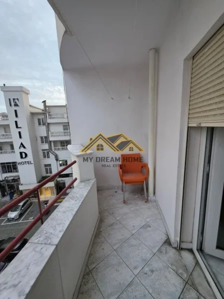 Durres, jepet me qera apartament 3+1 , 150 m² 700 € (vollga)