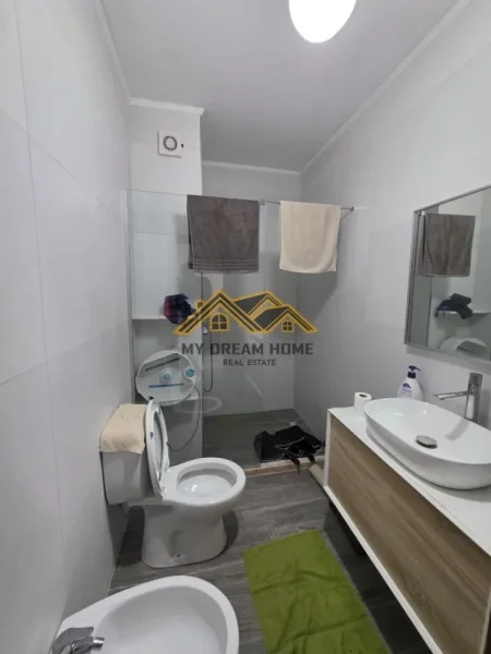 Durres, jepet me qera apartament 3+1 , 150 m² 700 € (vollga)