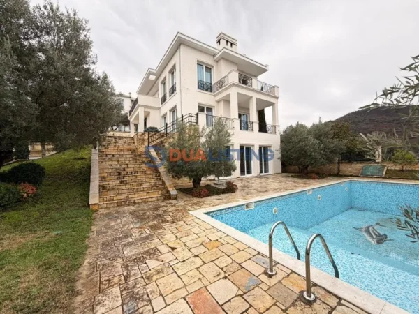 Tirane, jepet me qera Vile 5+1+Aneks+Ballkon , 774 m² 4.200 € (Liqeni i Thate)