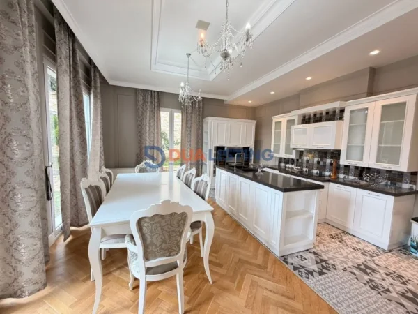 Tirane, jepet me qera Vile 5+1+Aneks+Ballkon , 774 m² 4.200 € (Liqeni i Thate)