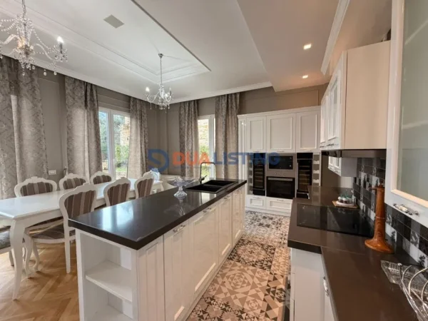 Tirane, jepet me qera Vile 5+1+Aneks+Ballkon , 774 m² 4.200 € (Liqeni i Thate)