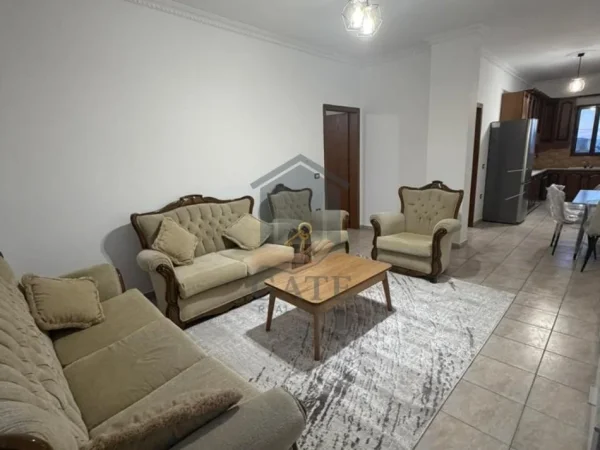 Durres, jepet me qera apartament 2+1+Ballkon Kati 2, 98 m² 400 € (Ish Rajoni)
