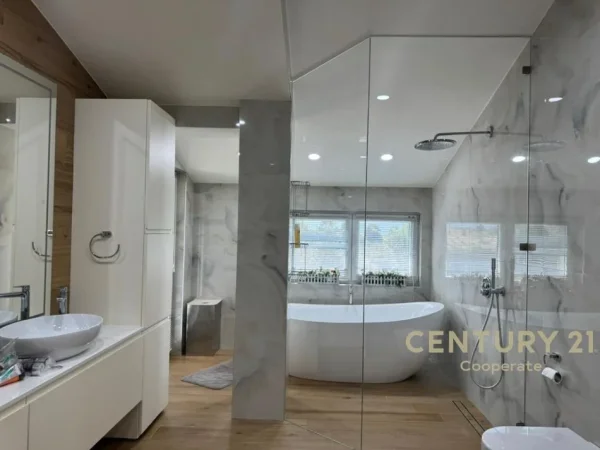 Tirane, jepet me qera Vile 3 Katshe Kati 3, 486 m² 5.000 € (Long Hill Residence)