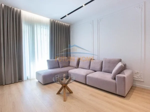 Tirane, jepet me qera apartament 1+1 Kati 5, 75 m² 900 € (Square 21)