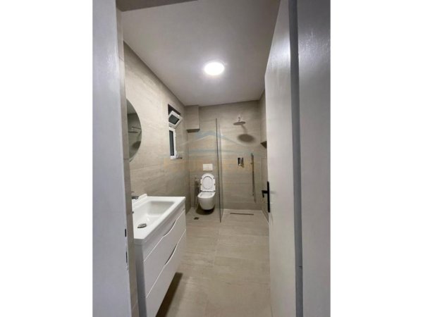 Tirane, jepet me qera zyre Kati 3, 73 m² 800 € (Rruga e Durrsit)