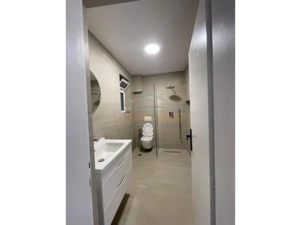 Tirane, jepet me qera zyre Kati 3, 73 m² 800 € (Rruga e Durrsit)