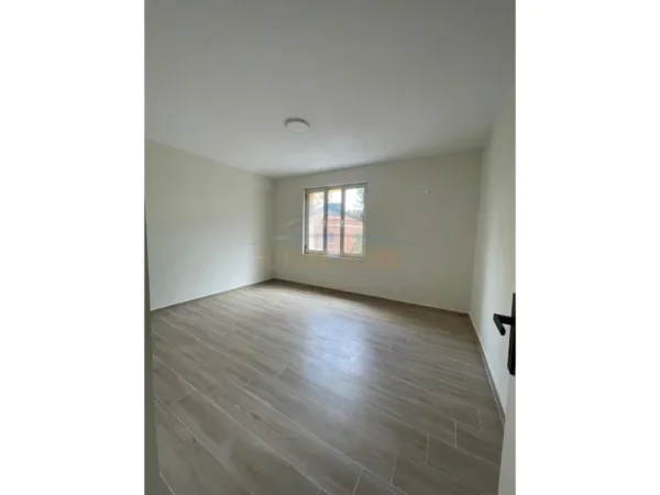 Tirane, jepet me qera zyre Kati 3, 73 m² 800 € (Rruga e Durrsit)