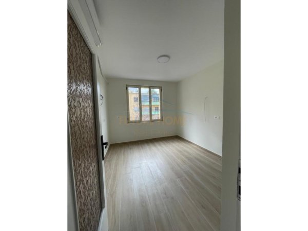 Tirane, jepet me qera zyre Kati 3, 73 m² 800 € (Rruga e Durrsit)