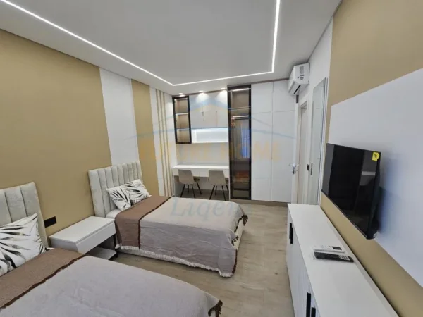 Tirane, jepet me qera apartament Kati 1, 133 m² 1.600 € (sofia residence teg)