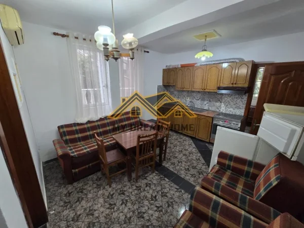 Durres, jepet me qera apartament 2+1 , 80 m² 300 € (lagja nr 17)