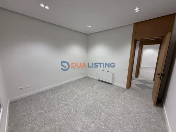 Tirane, jepet me qera , 800 m² 8.000 € (Rruga Elbasanit)