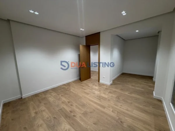 Tirane, jepet me qera , 800 m² 8.000 € (Rruga Elbasanit)