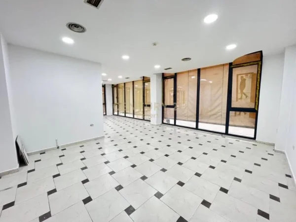 Tirane, jepet me qera ambjent biznesi Kati 1, 160 m² 2.200 € (Islam Alla)