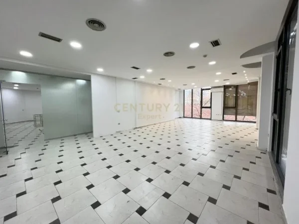 Tirane, jepet me qera ambjent biznesi Kati 1, 160 m² 2.200 € (Islam Alla)