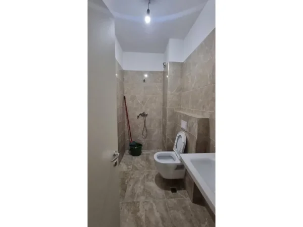 Tirane, jepet me qera apartament 2+1 Kati 2, 100 m² 620 € (TRIO TOWER , Don Bosko)
