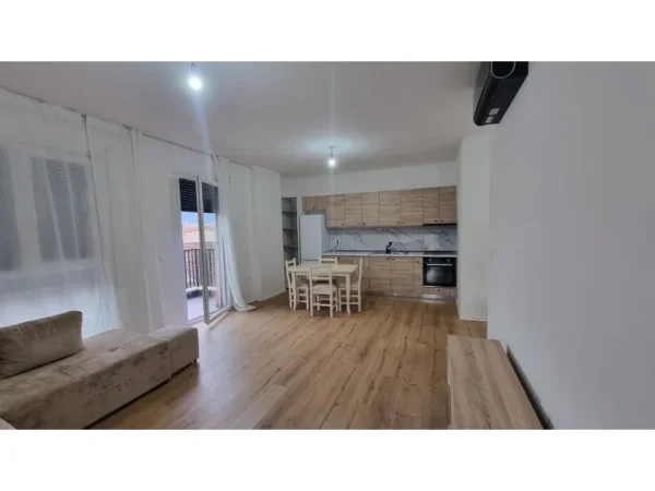Tirane, jepet me qera apartament 2+1 Kati 2, 100 m² 620 € (TRIO TOWER , Don Bosko)