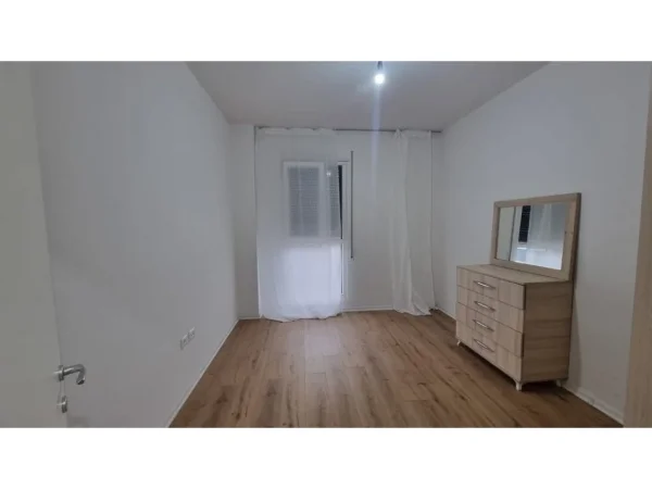 Tirane, jepet me qera apartament 2+1 Kati 2, 100 m² 620 € (TRIO TOWER , Don Bosko)