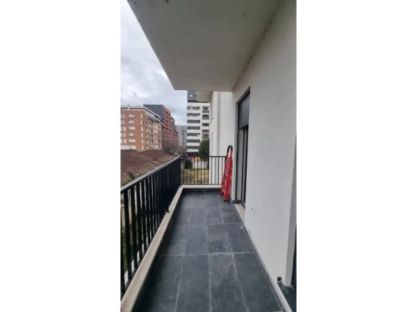 Tirane, jepet me qera apartament 2+1 Kati 2, 100 m² 620 € (TRIO TOWER , Don Bosko)