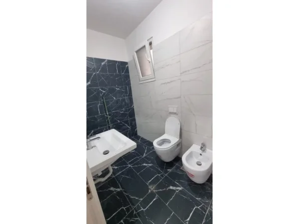 Tirane, jepet me qera apartament 2+1 Kati 2, 100 m² 620 € (TRIO TOWER , Don Bosko)