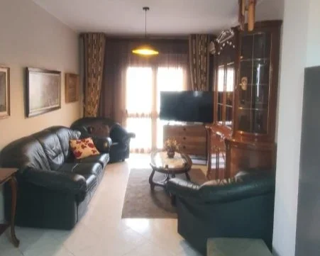 Tirane, jepet me qera apartament 2+1 Kati 3, 100 m² 600 € (rruga ali demi)