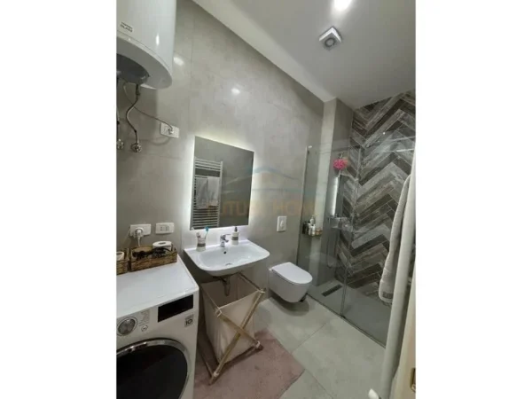 Tirane, jepet me qera apartament 2+1+2 Kati 6, 80 m² 1.500 € (PARK GATE , Rruga e Elbasanit)