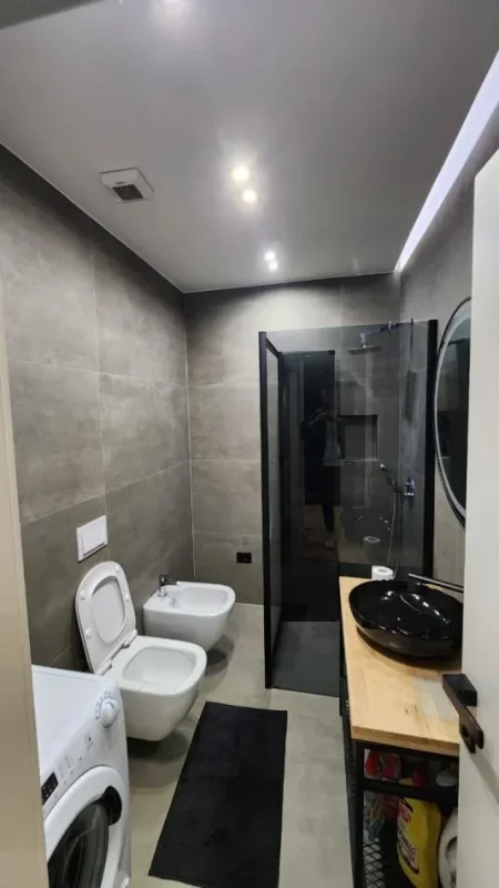 Tirane, jepet me qera apartament 2+1 , 105 m² 1.300 € (Kompleksi Olimpik)