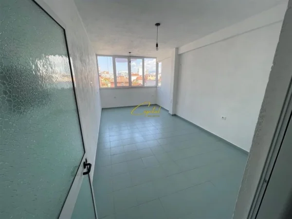 Tirane, jepet me qera zyre Kati 0, 90 m² 700 € (RRUGA 4 DESHMORET)