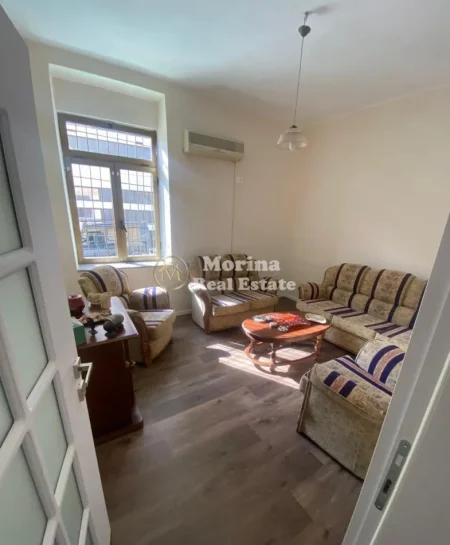 Tirane, jepet me qera ambjent biznesi Kati 1, 72 m² 1.500 € (Rruga e Dibres)