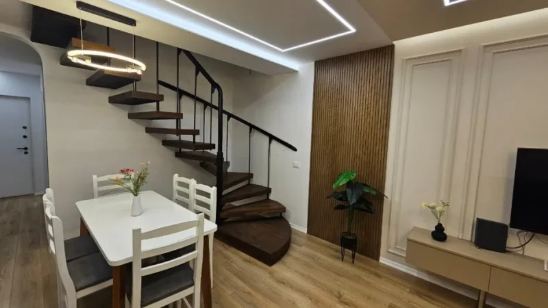 Tirane, jepet me qera apartament duplex Dublex Kati 2, 104 m² 1.200 € (Qender)