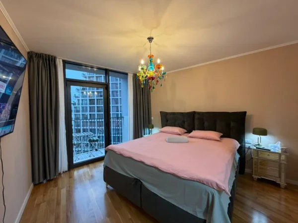 Tirane, jepet me qera apartament 2+1 Kati 6, 120 m² 2.000 € (Liqeni Artifical)