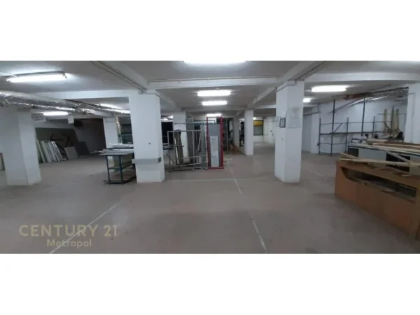 Tirane, shes ambjent biznesi , 647 m² 