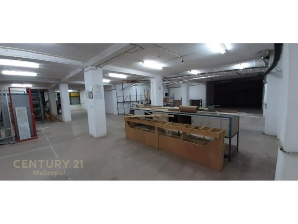 Tirane, shes ambjent biznesi , 647 m² 