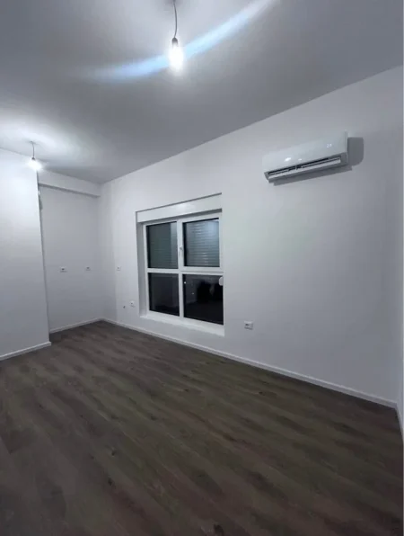 Tirane, jepet me qera apartament 1+1 , 60 m² 350 € (Ali Demi)