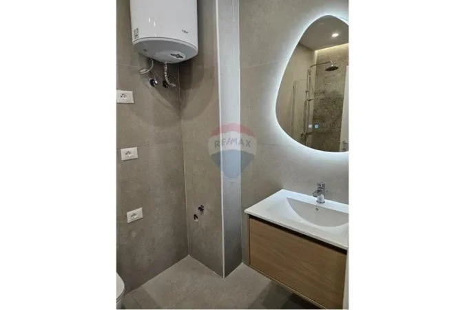 Tirane, shitet garsonier 1+1 , 44 m² 95.000 € (Ish Tregu Elektrik)