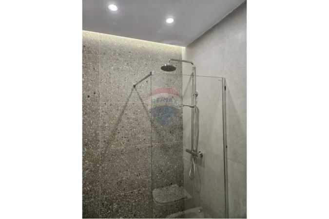 Tirane, shitet garsonier 1+1 , 44 m² 95.000 € (Ish Tregu Elektrik)