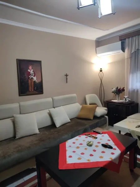 Tirane, shitet apartament 3+1 Kati 4, 73 m² 128.000 € (pallati me shigjeta)