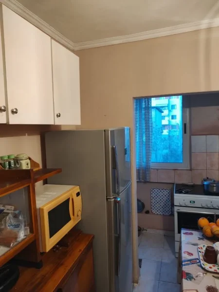 Tirane, shitet apartament 3+1 Kati 4, 73 m² 128.000 € (pallati me shigjeta)