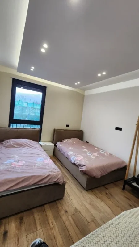 Tirane, jepet me qera apartament 2+1+Ballkon Kati 9, 105 m² 1.300 € (KOMPLEKSI OLIMPIK)