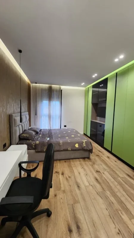 Tirane, jepet me qera apartament 2+1+Ballkon Kati 9, 105 m² 1.300 € (KOMPLEKSI OLIMPIK)