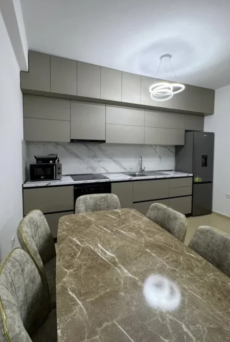 Tirane, jepet me qera apartament 2+1+Ballkon Kati 6, 106 m² 800 € (Ish Parku, Prane Magnetit)