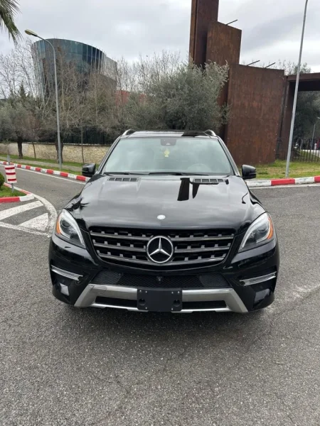 Tirane, shes SUV MERCEDES BENZ ML 350 Nafte, e zeze automatik Klima